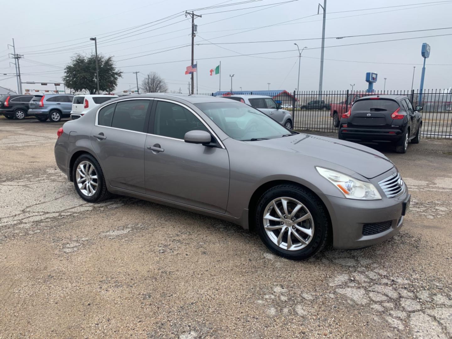 2008 Gray /Black Infiniti G35 Base (JNKBV61E28M) with an 3.5L V6 DOHC 24V engine, Automatic transmission, located at 1830 North Belt Line Road, Irving, TX, 75061, (469) 524-0199, 32.834373, -96.993584 - Photo#4